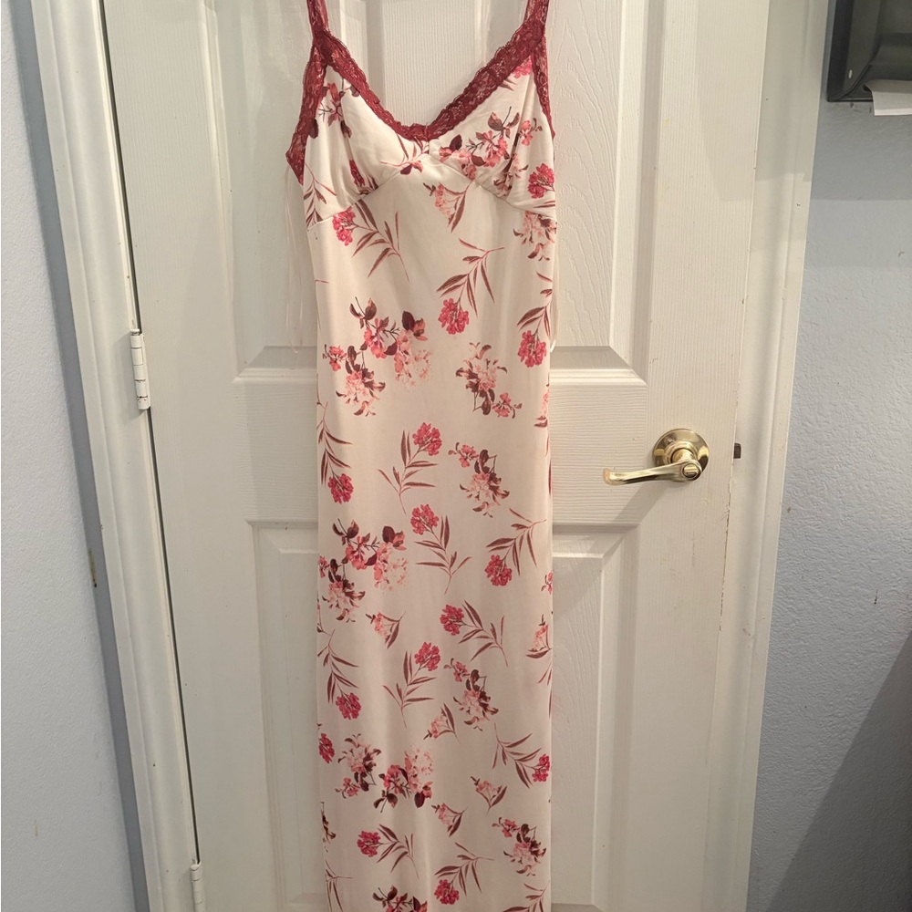 Floral Lace-Trim Chemise Slip in Ivory and Rose